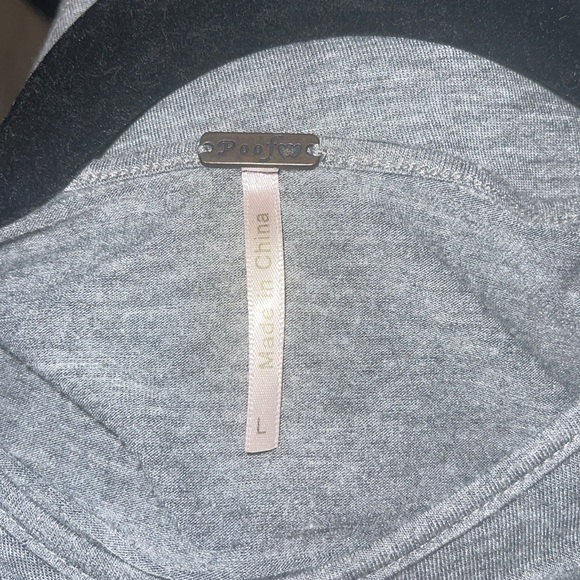 Poof! | Relaxed-Fit Gray Sleeveless Tank Top (Tunic) w/ Side Slit Detail, Size L - Picture 4 of 8